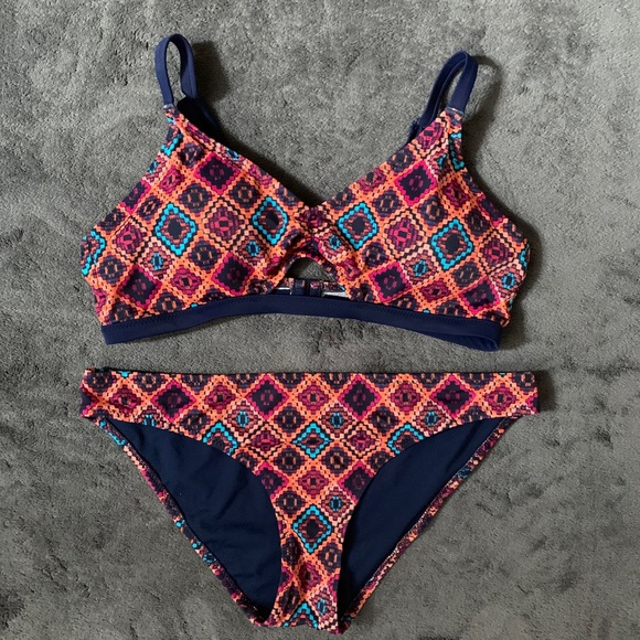 Bikini Set - Picture 1 of 2